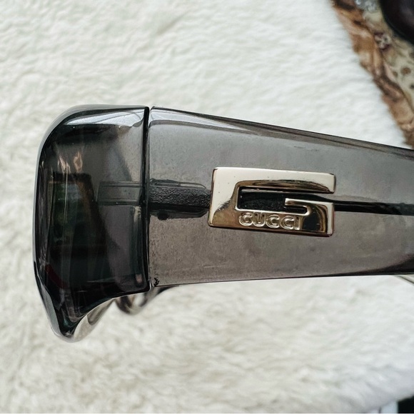 Gucci GG 2432/S T5V Gray/Black Clear Frame Gradient Lens Oval Sunglasses w/Case - Picture 15 of 16